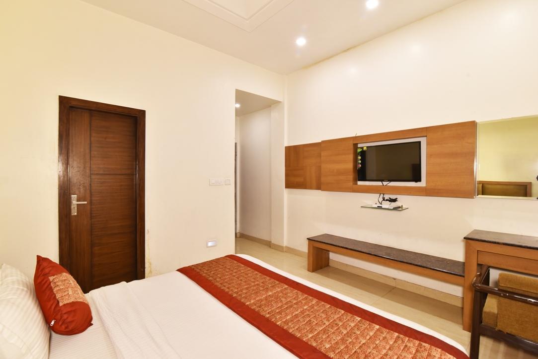 Hotel B-Comfort Амритсар Екстериор снимка