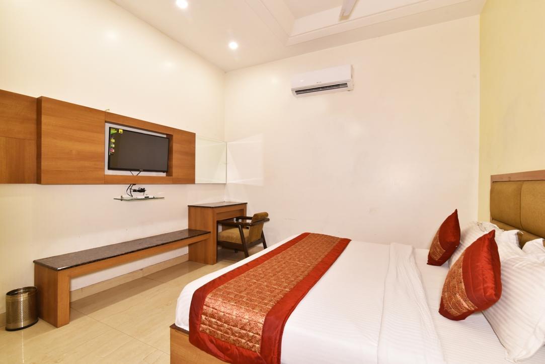 Hotel B-Comfort Амритсар Екстериор снимка