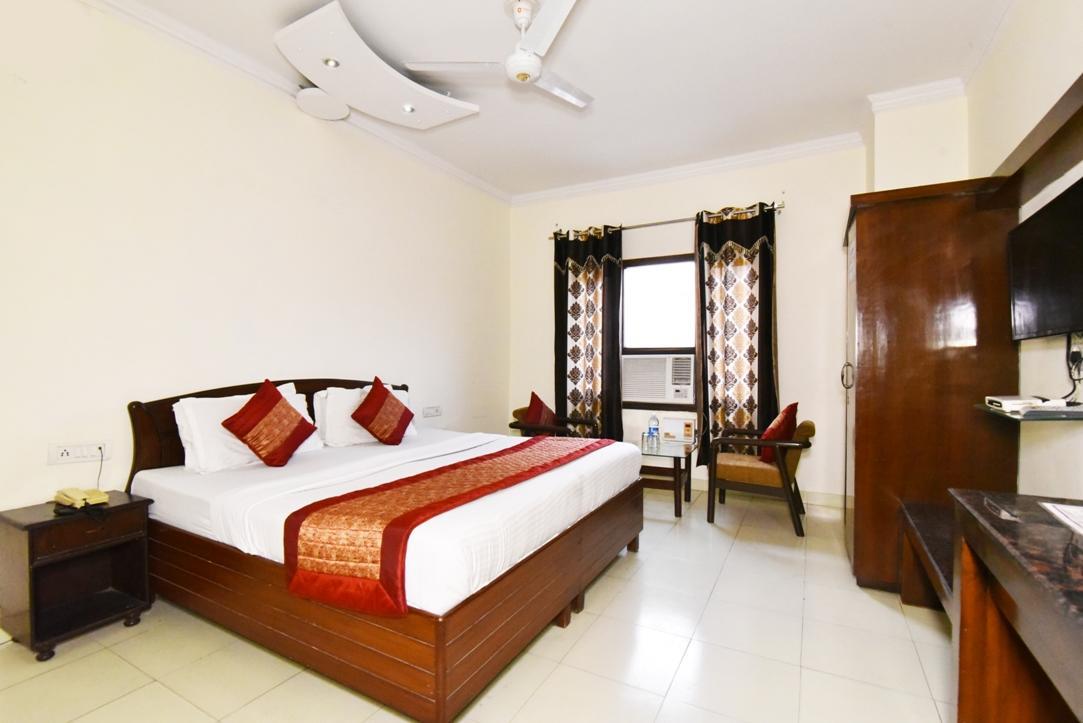 Hotel B-Comfort Амритсар Екстериор снимка