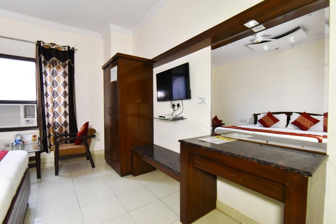 Hotel B-Comfort Амритсар Екстериор снимка