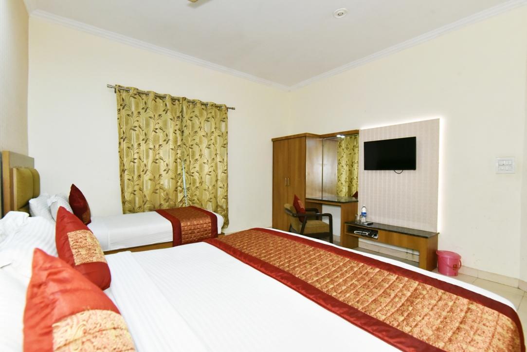 Hotel B-Comfort Амритсар Екстериор снимка