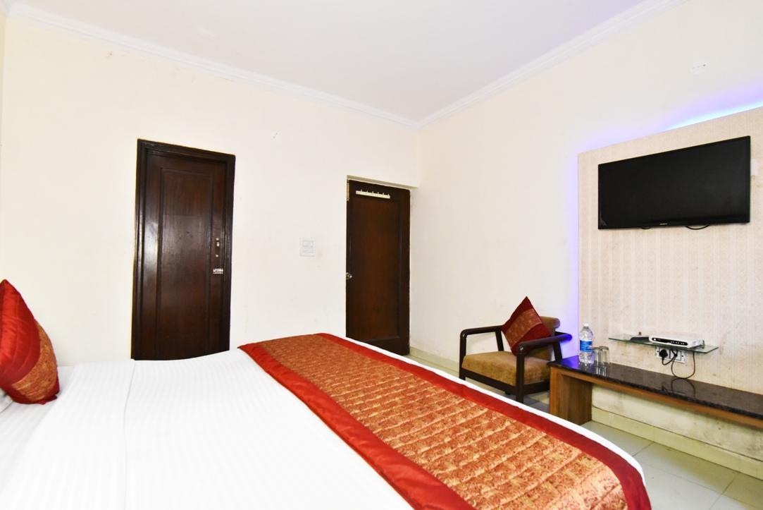 Hotel B-Comfort Амритсар Екстериор снимка