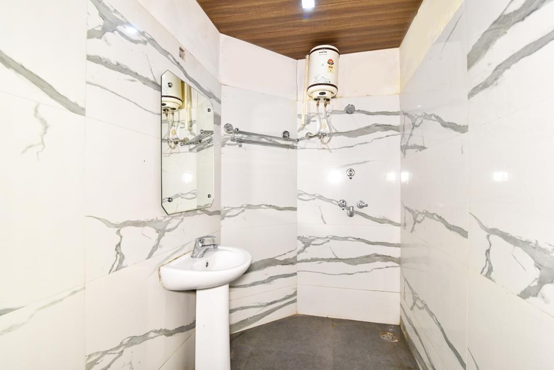 Hotel B-Comfort Амритсар Екстериор снимка