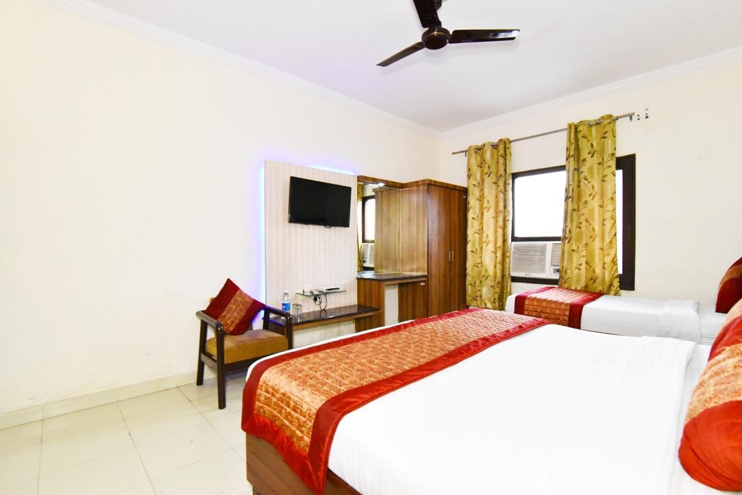 Hotel B-Comfort Амритсар Екстериор снимка