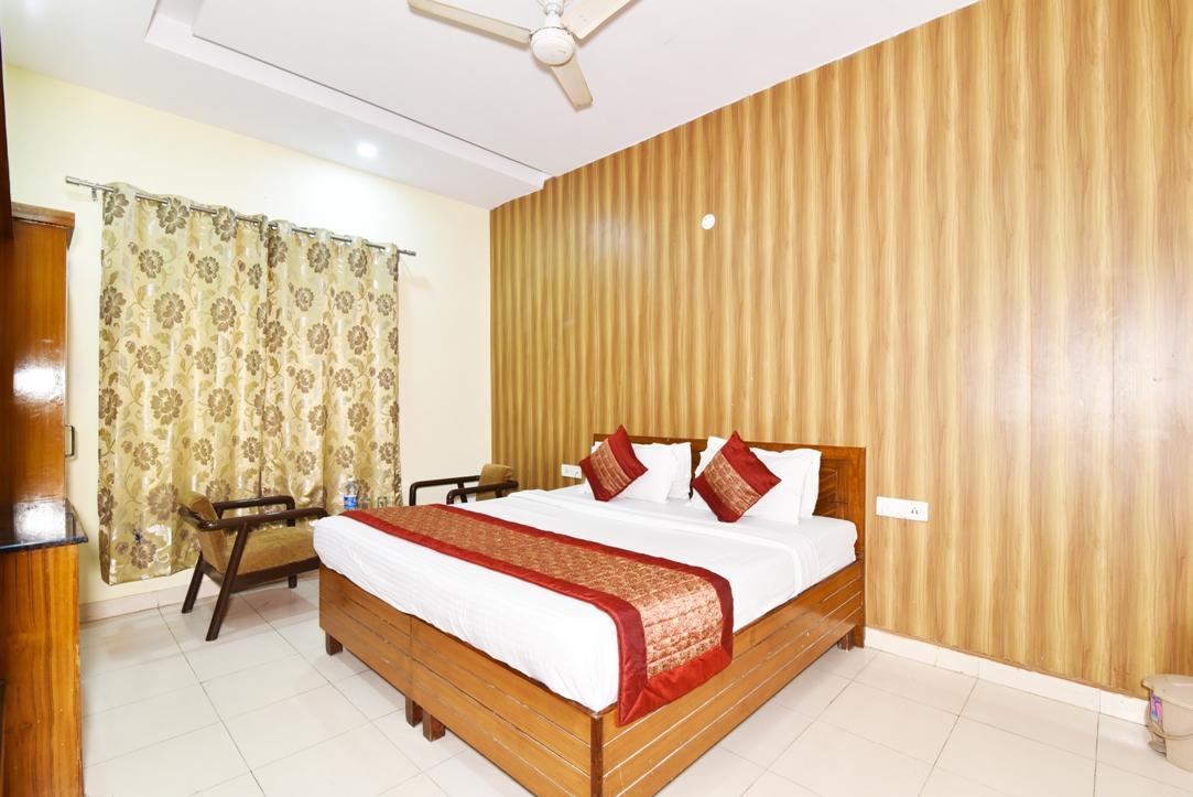 Hotel B-Comfort Амритсар Екстериор снимка